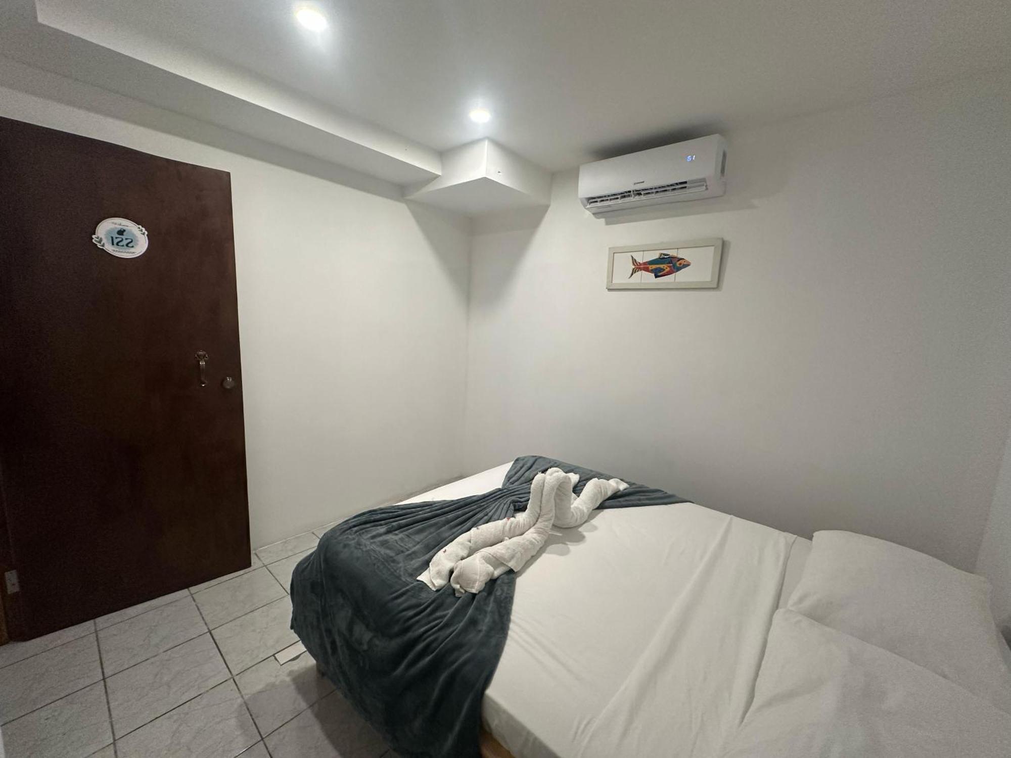 Wide Mouth Frog Quepos Hostel Manuel Antonio Εξωτερικό φωτογραφία