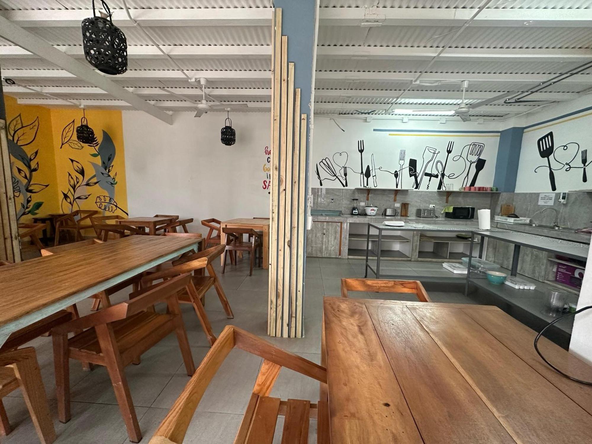 Wide Mouth Frog Quepos Hostel Manuel Antonio Εξωτερικό φωτογραφία